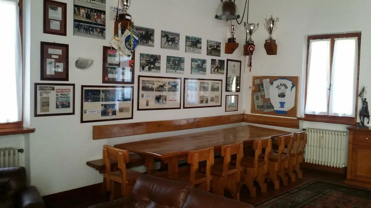 Scuderia 100 Pertiche Villa Villanterio 0*,